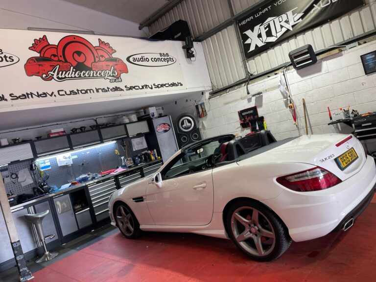 Mercedes SLK Ambient Lighting & Apple CarPlay Upgrade at B&B Audioconcepts Cardiff (8)